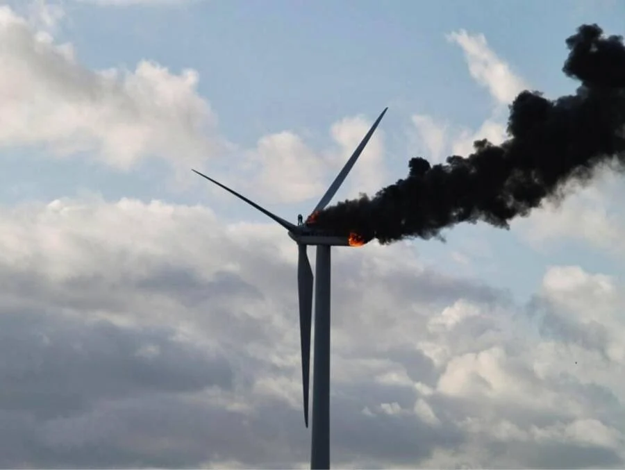 engineers-on-wind-turbine.webp