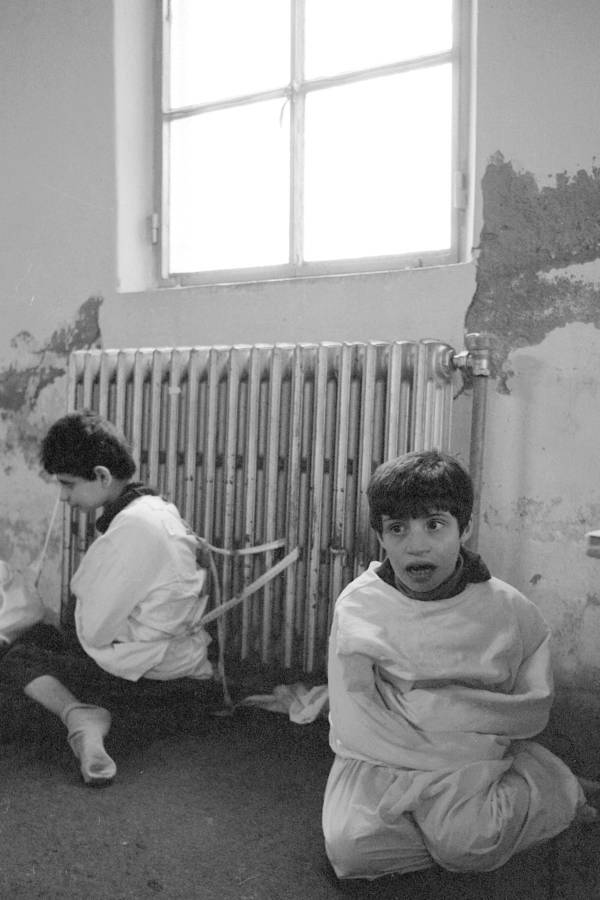 restrained-children-and-radiator.jpeg